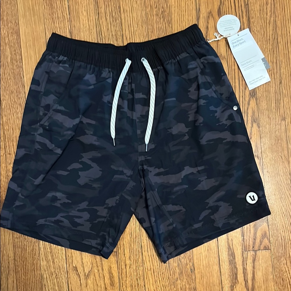 Men’s Vuori Black Camo Kore Shorts size Medium